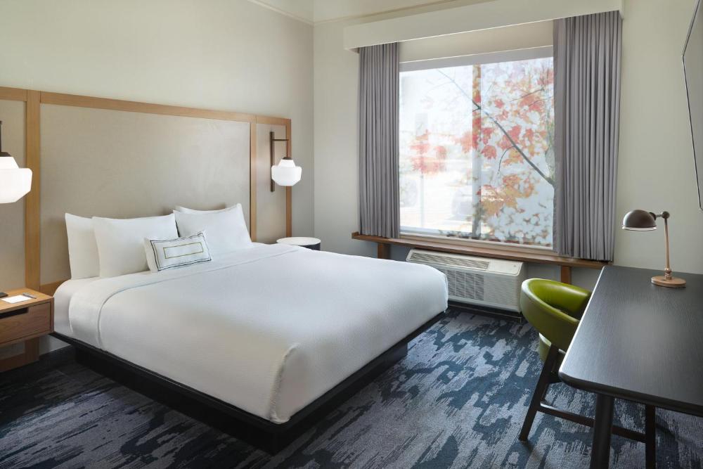 King Room with Roll-in Shower - Mobility Accessible interior